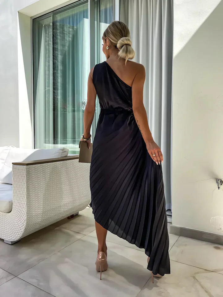 Women’s Maxi Dress with One-Shoulder Strap and Pleated Silhouette